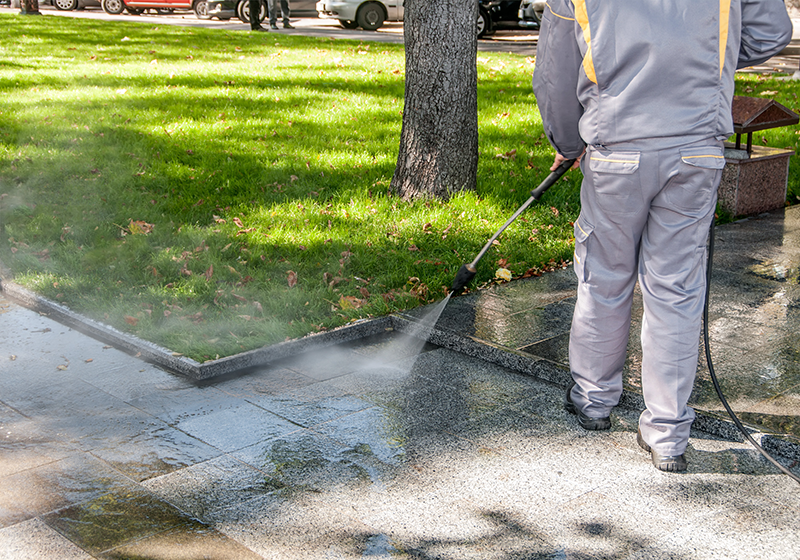 AdobeStock_91652025 pressure washing